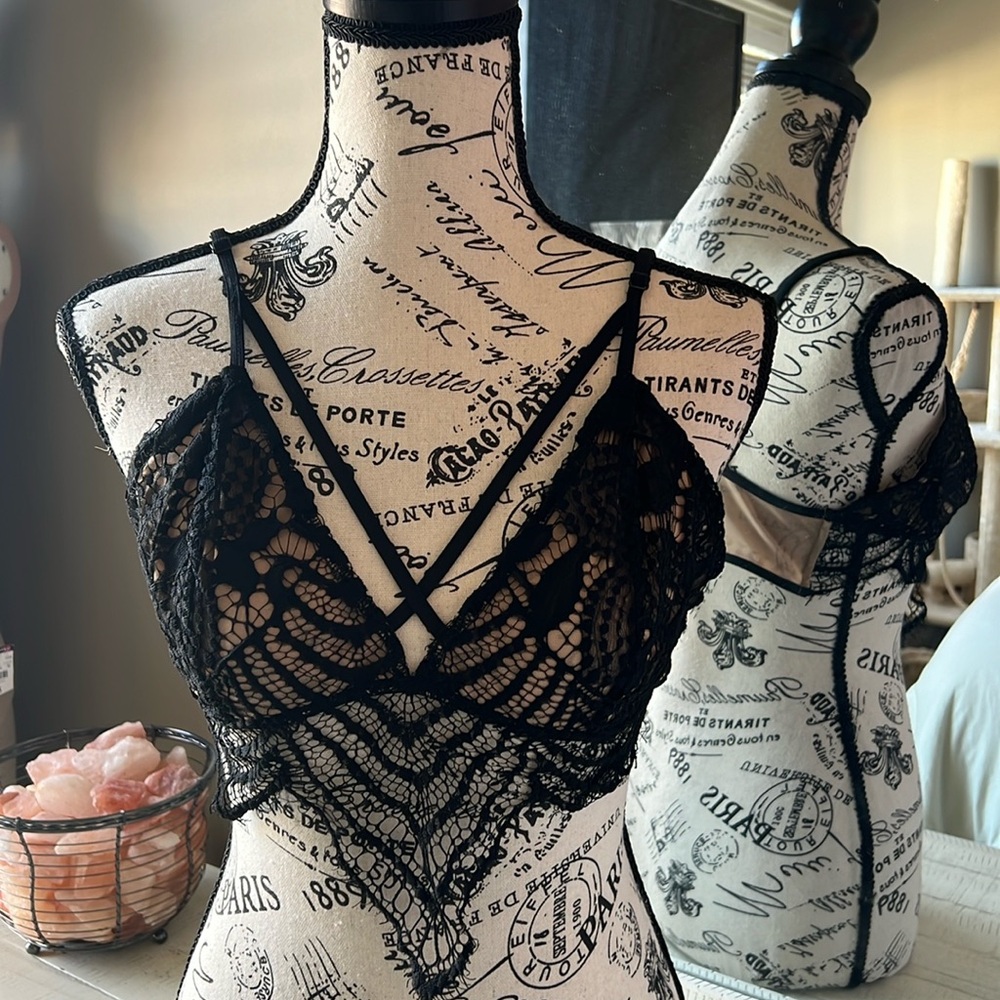 Express lace bralette LG black and nude